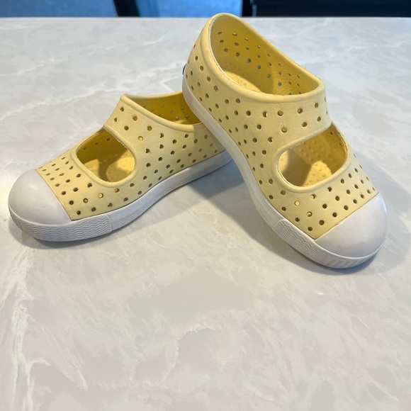 Native Shoes - Picture 3 of 4